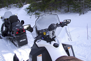 Raids motoneige Ski doo au Québec (Canada) 